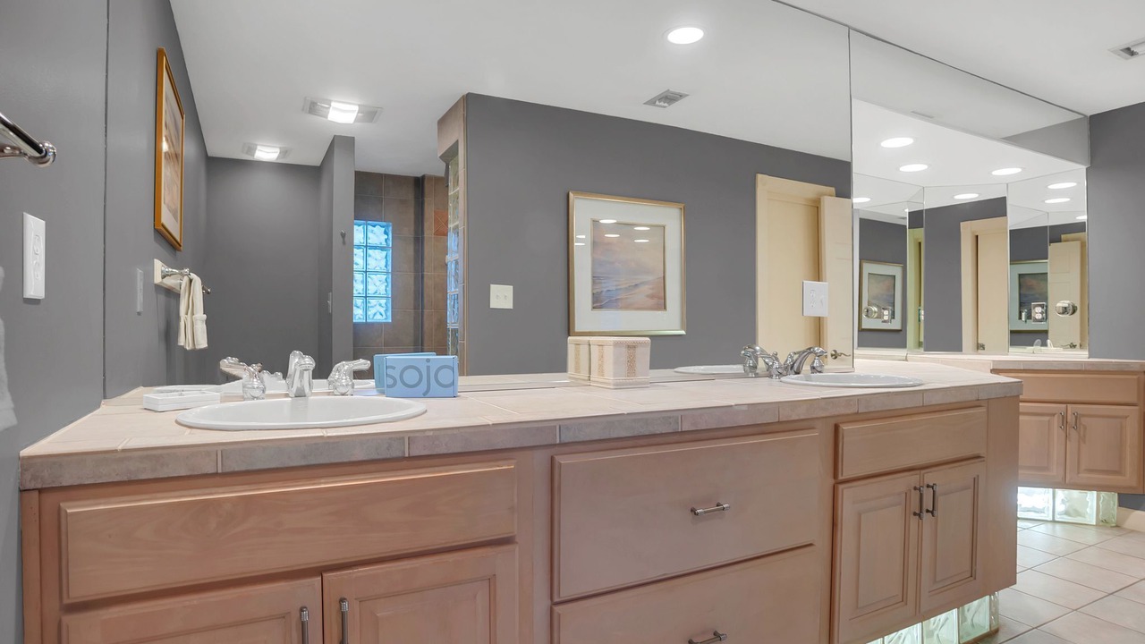 Photo of Bathroom in Beach Lagoon