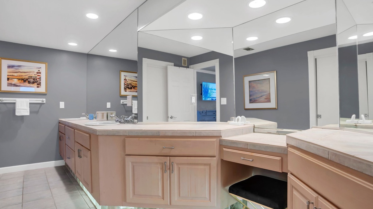 Photo of Bathroom in Beach Lagoon