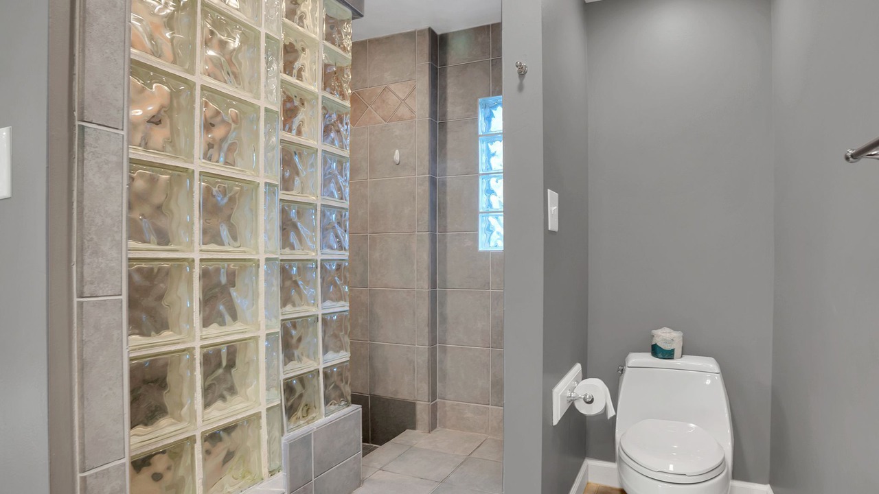 Photo of Bathroom in Beach Lagoon