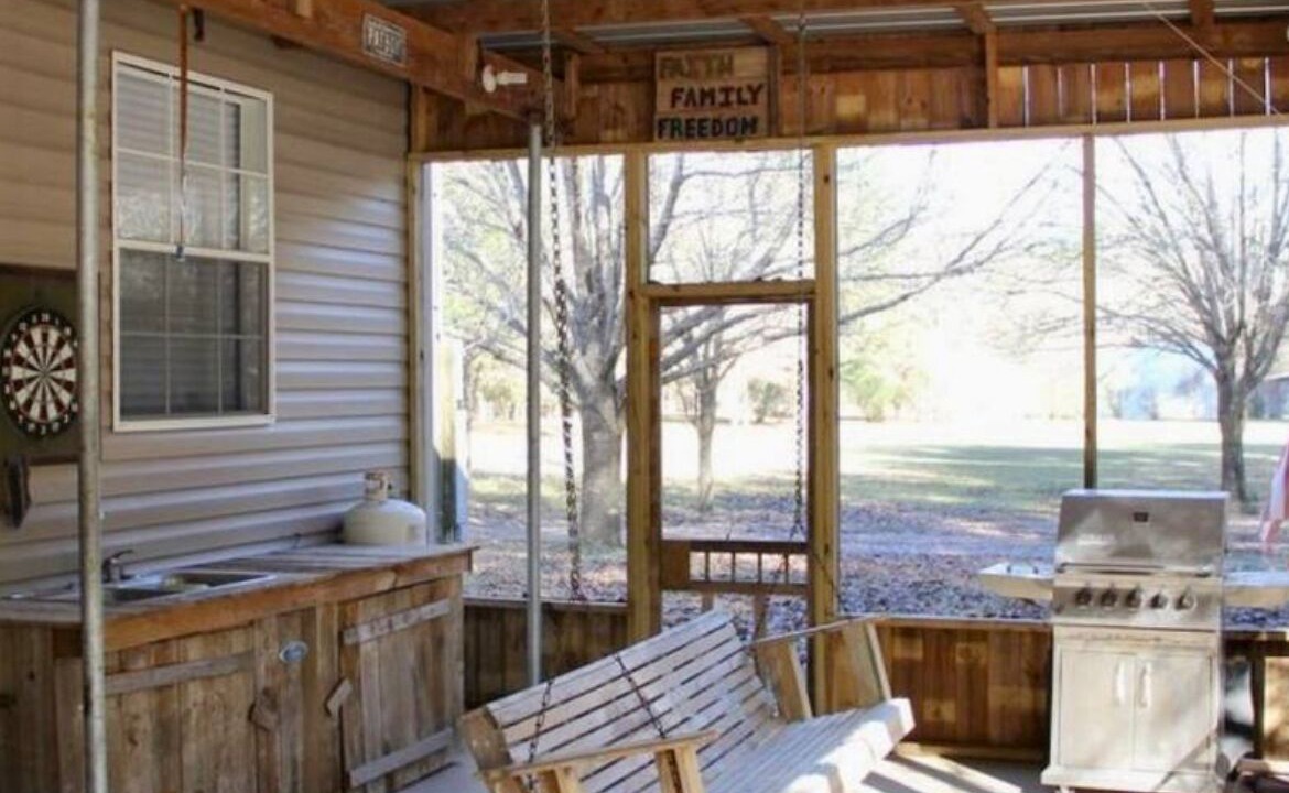 Photo of Patio Balcony in Wilkinson County