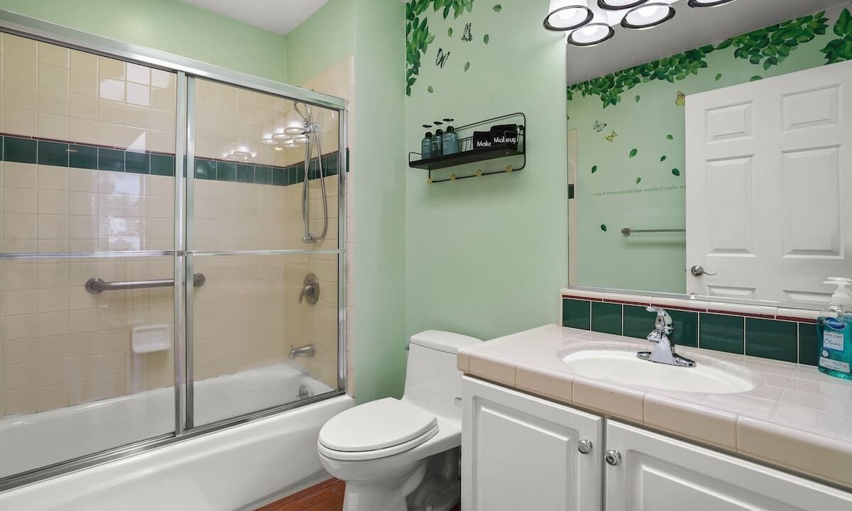 Photo of Bathroom in Little Hollywood