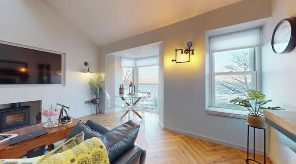 Photo of Livingroom in Mumbles