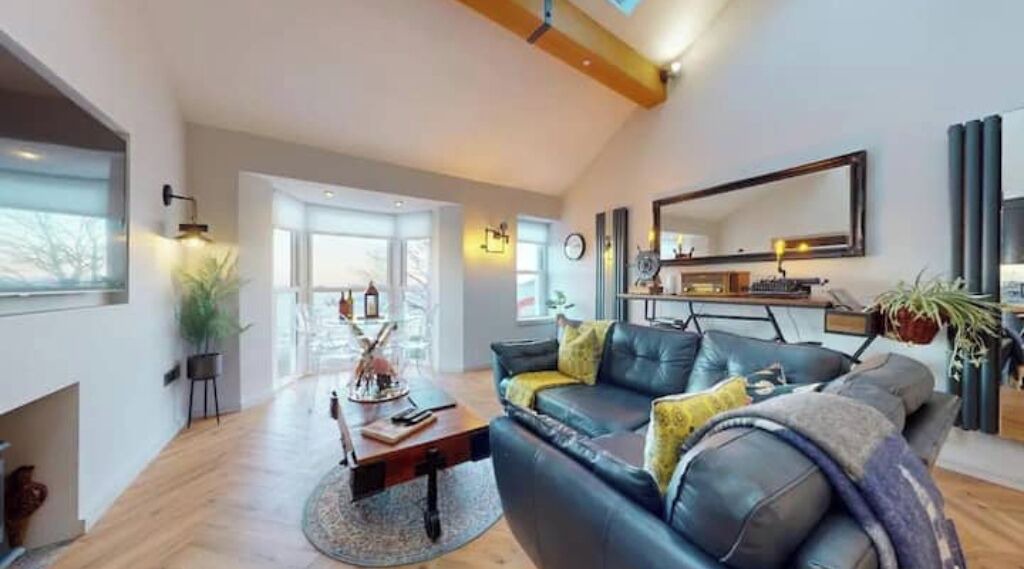 Photo of Livingroom in Mumbles