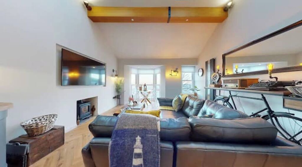 Photo of Livingroom in Mumbles