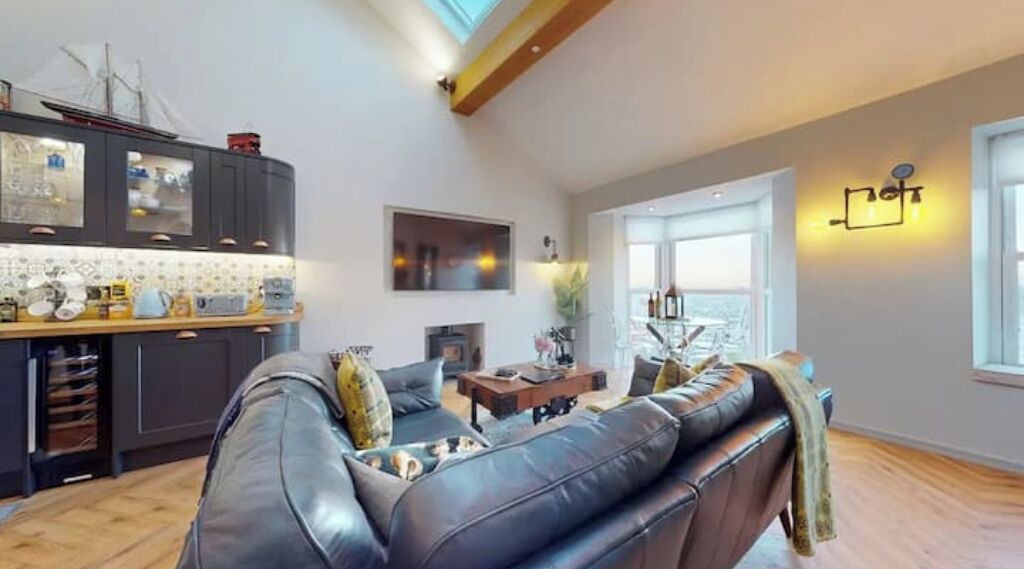 Photo of Livingroom in Mumbles