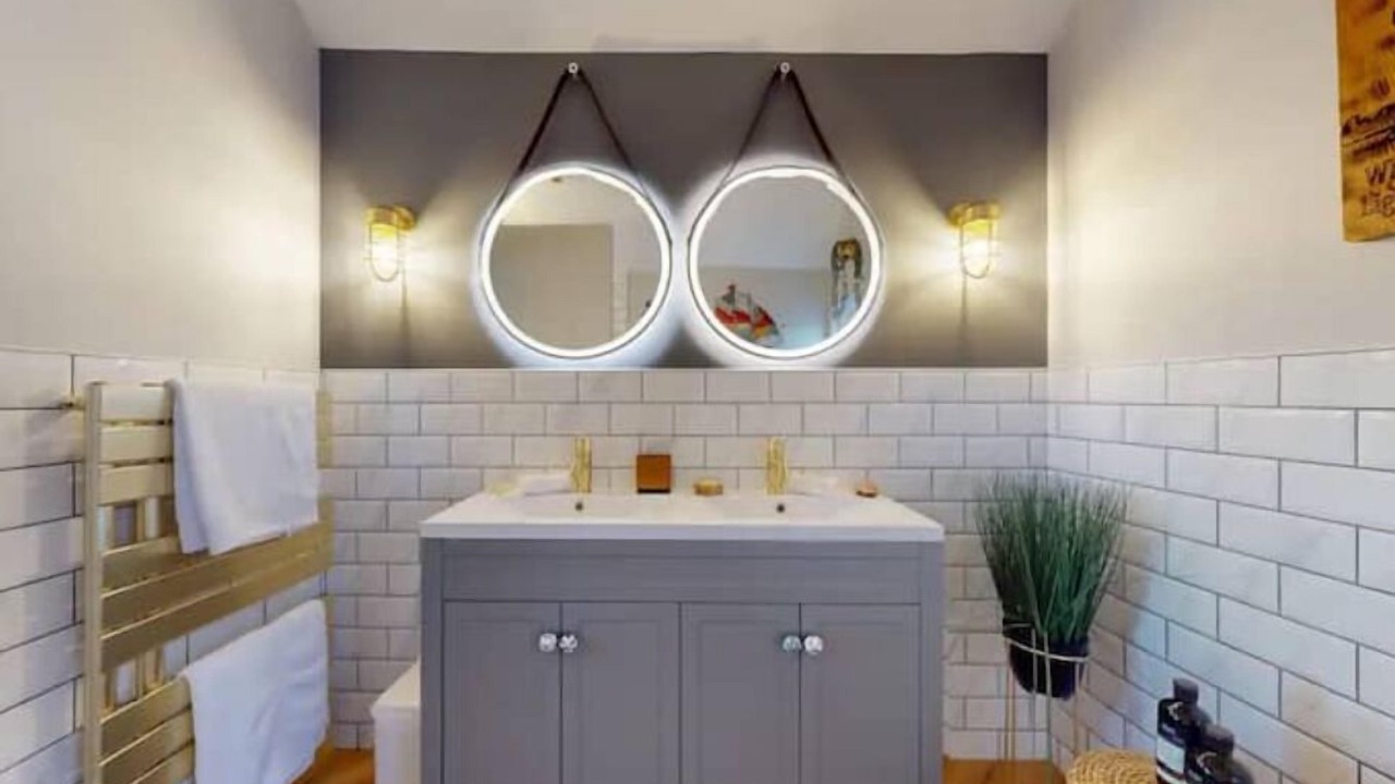 Photo of Bathroom in Mumbles