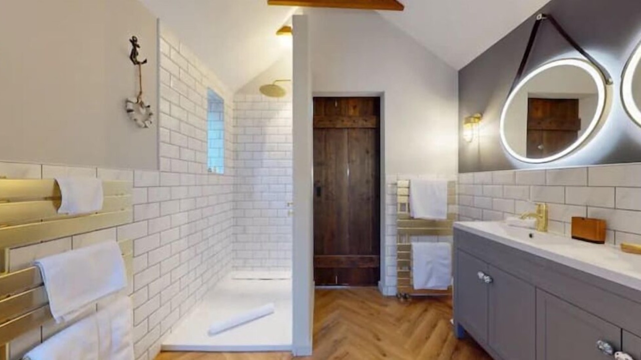 Photo of Bathroom in Mumbles