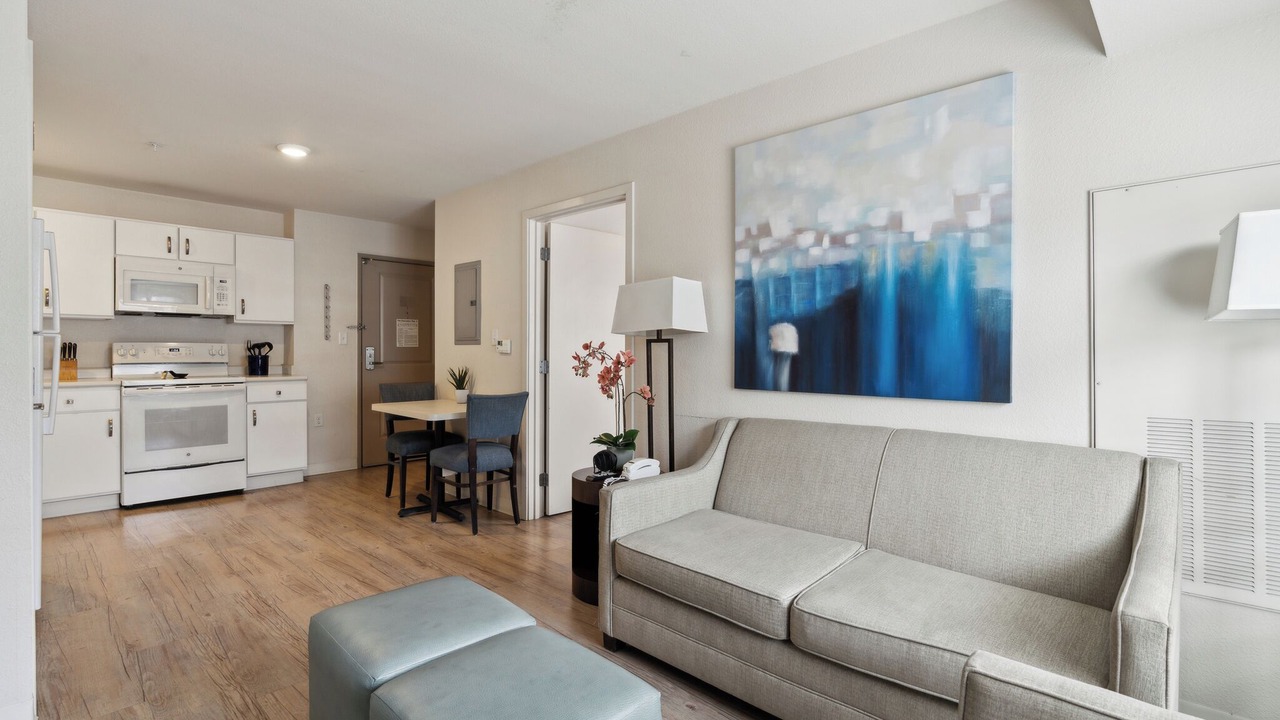 Photo of Livingroom in Far North Central