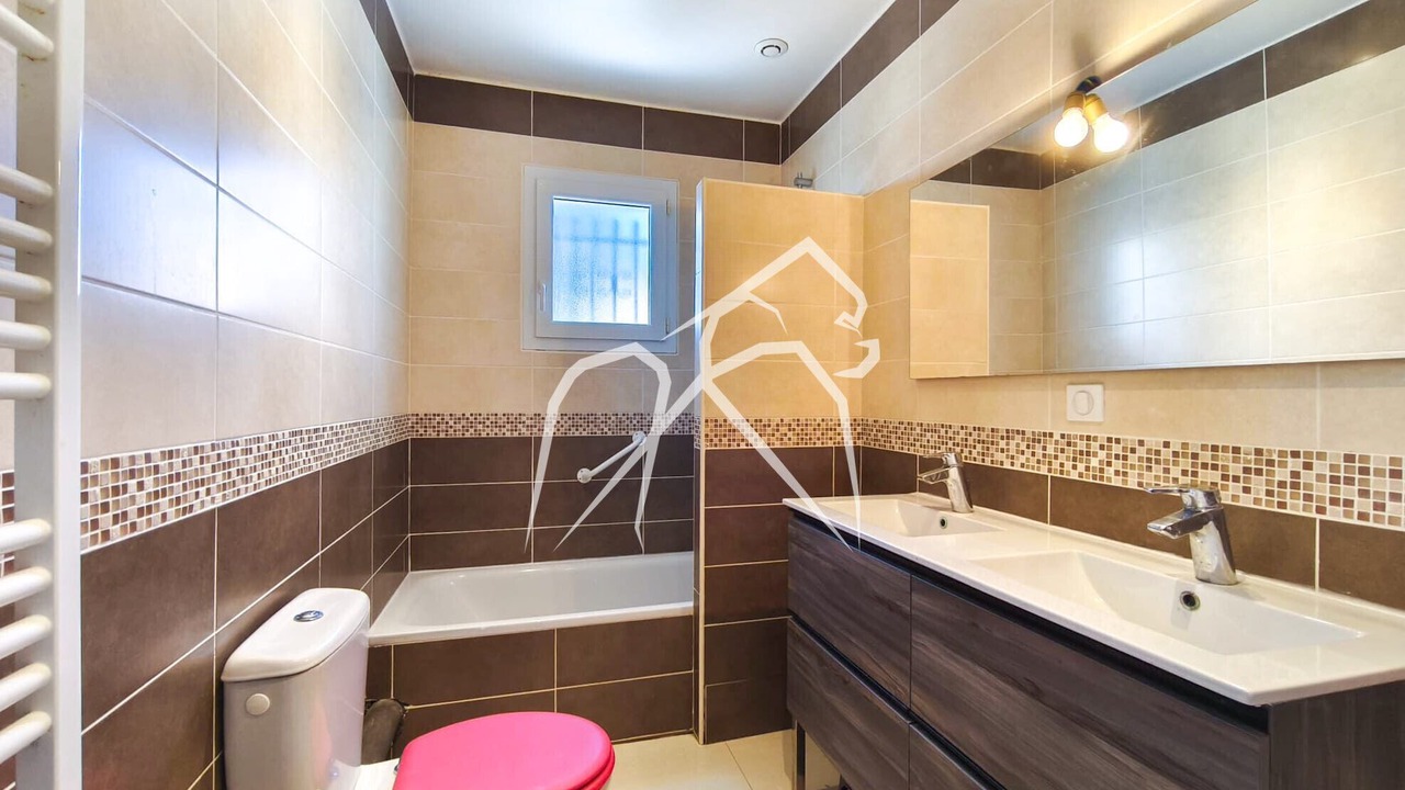 Photo of Bathroom in Cournonsec