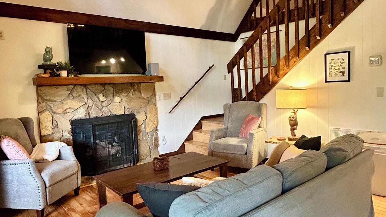 Photo of Livingroom in Almond
