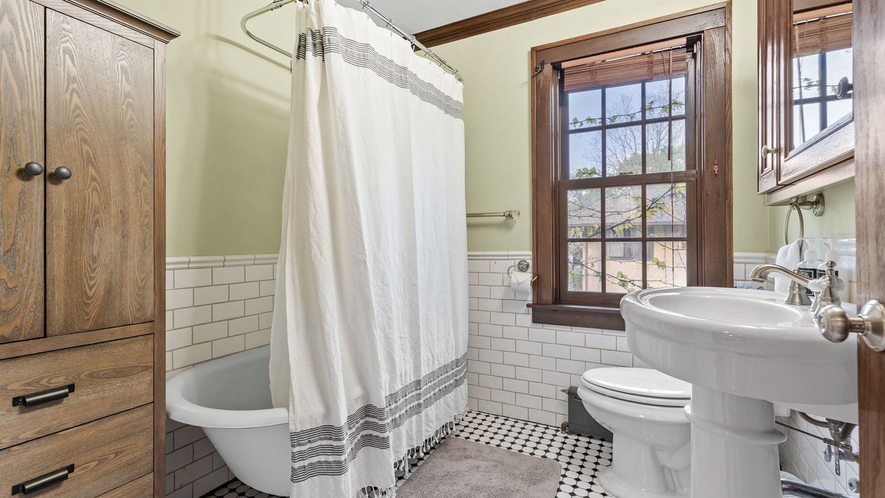Photo of Bathroom in Linden Hills