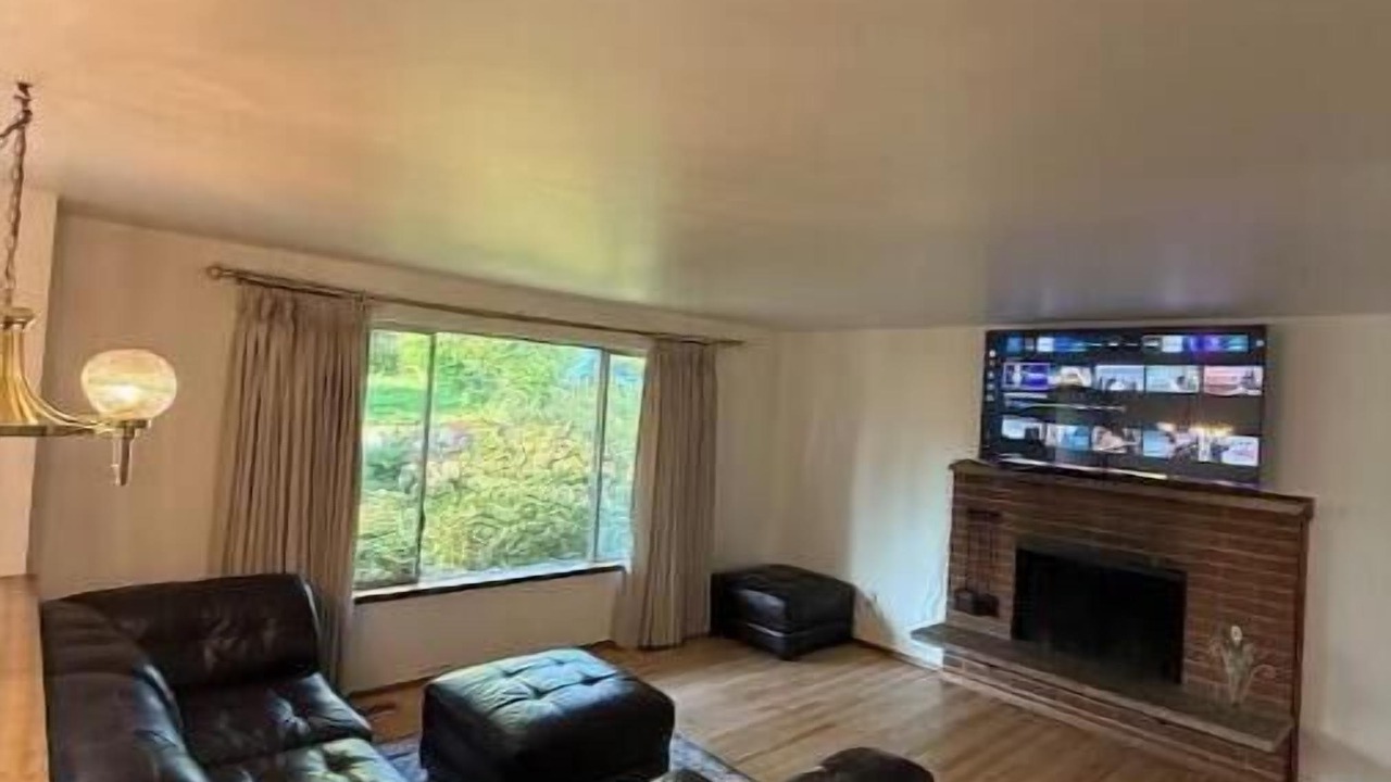 Photo of Livingroom in Seattle Metro Area