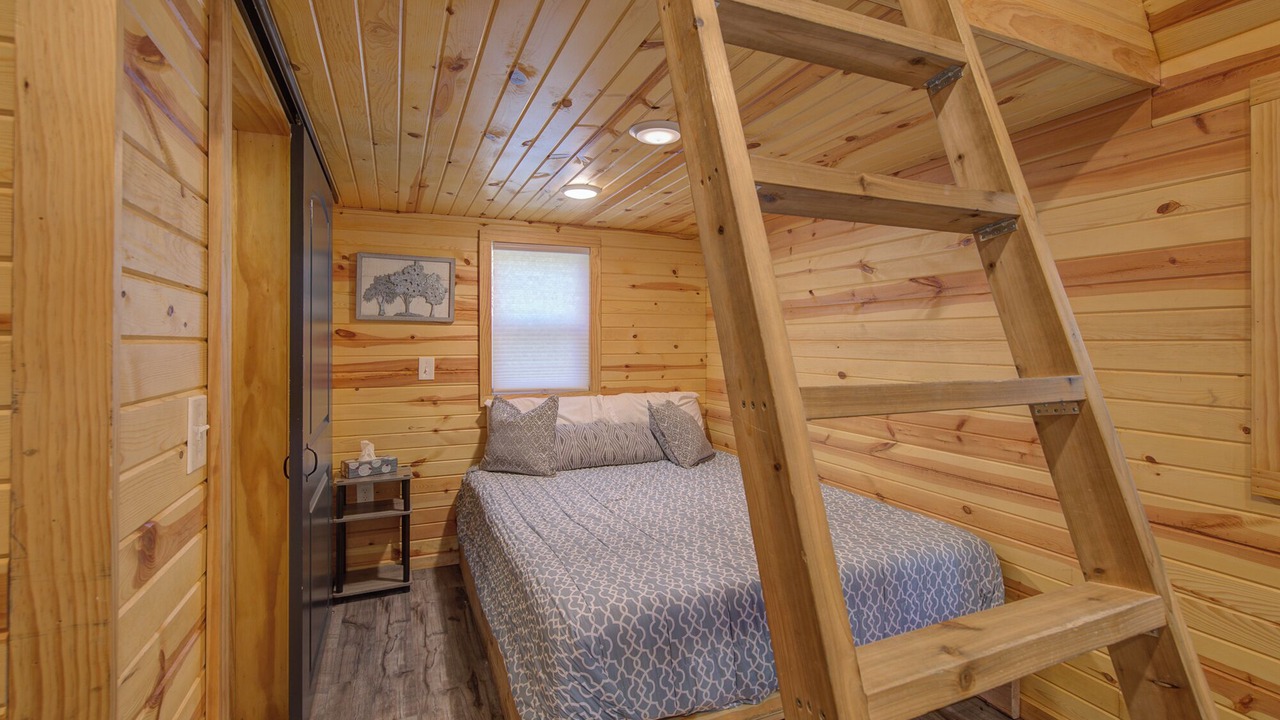 Photo of Bedroom in Ashland