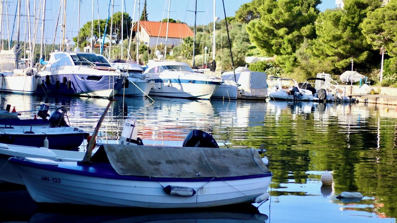 Photo of Others in Cove Makarac (Milna)
