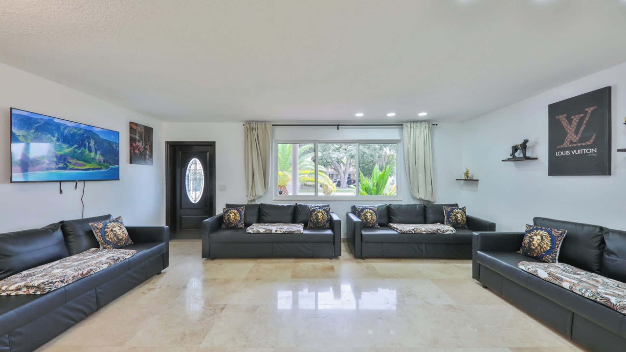 Photo of Livingroom in Hollywood Hills