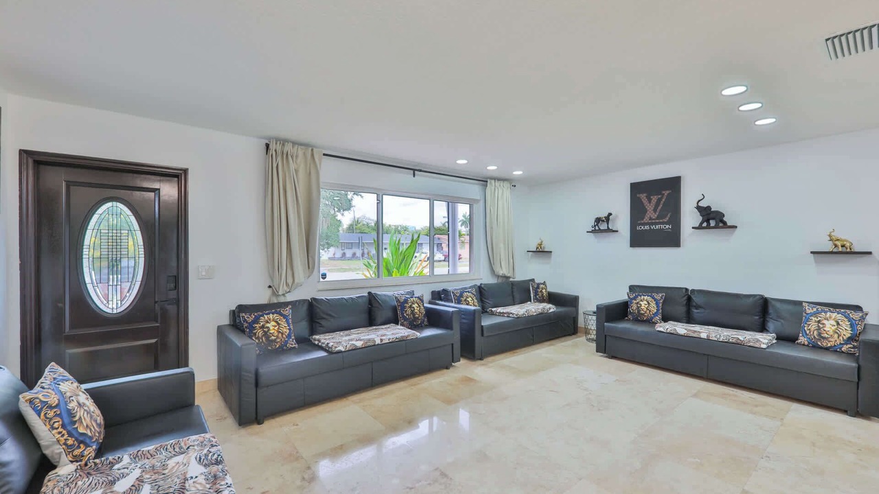 Photo of Livingroom in Hollywood Hills