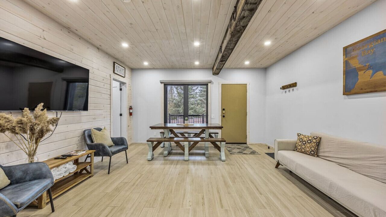 Photo of Livingroom in Penetanguishene