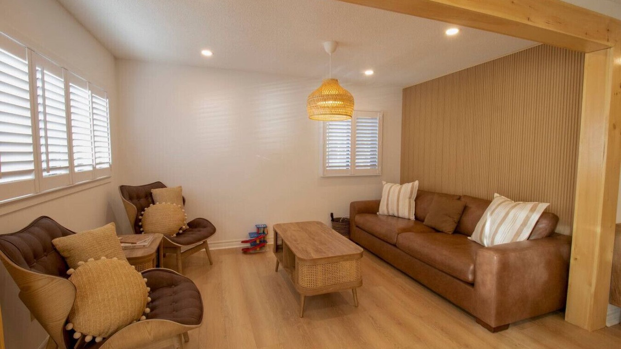 Photo of Livingroom in Victoria Harbour