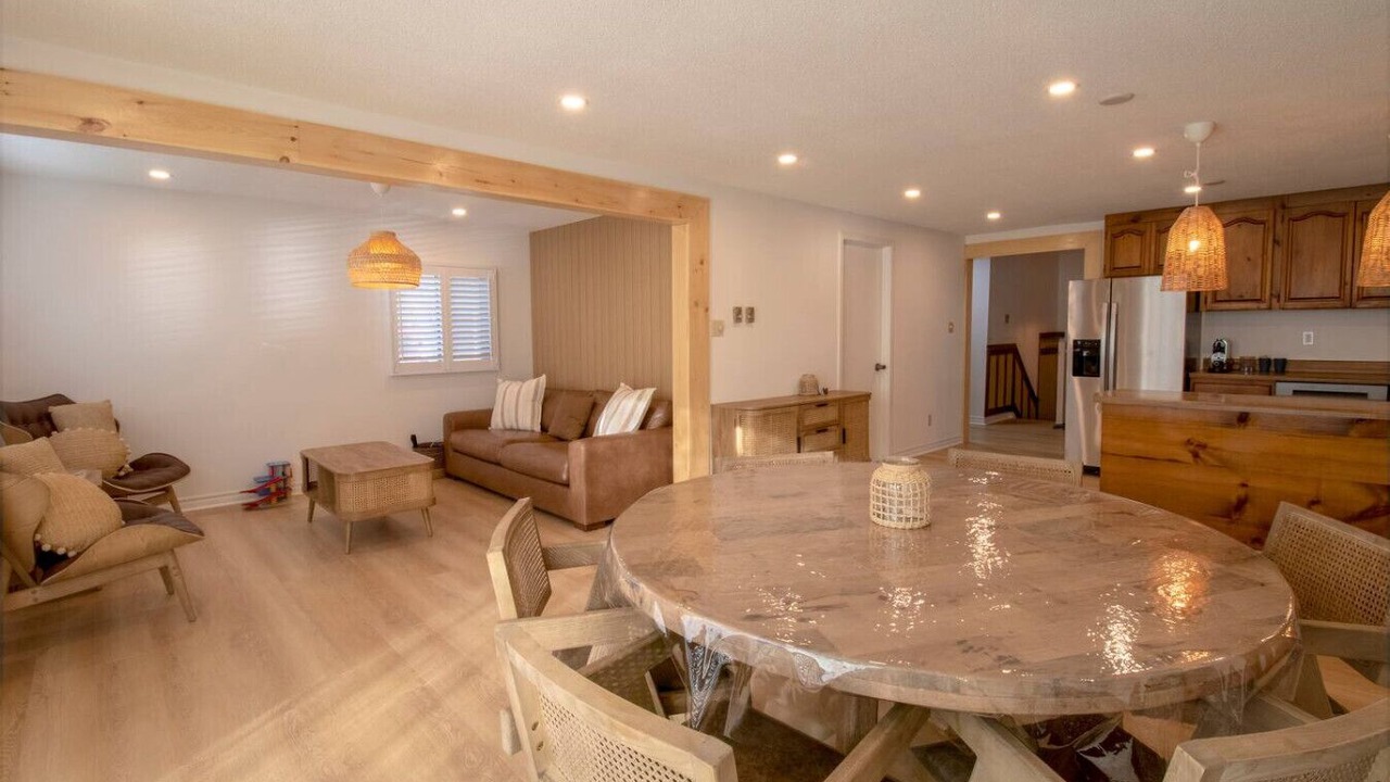 Photo of Livingroom in Victoria Harbour