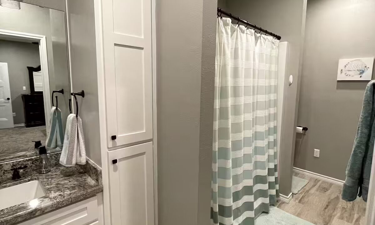 Photo of Bathroom in Zavalla