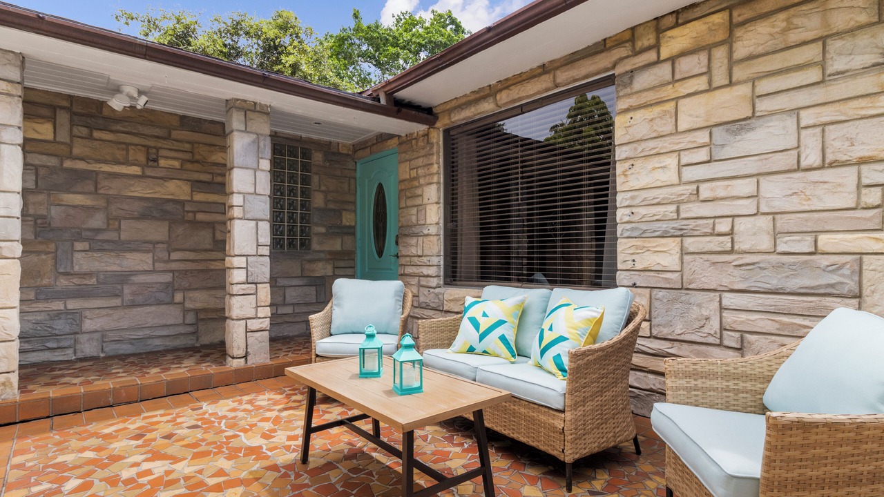 Photo of Patio Balcony in Parrot Cove