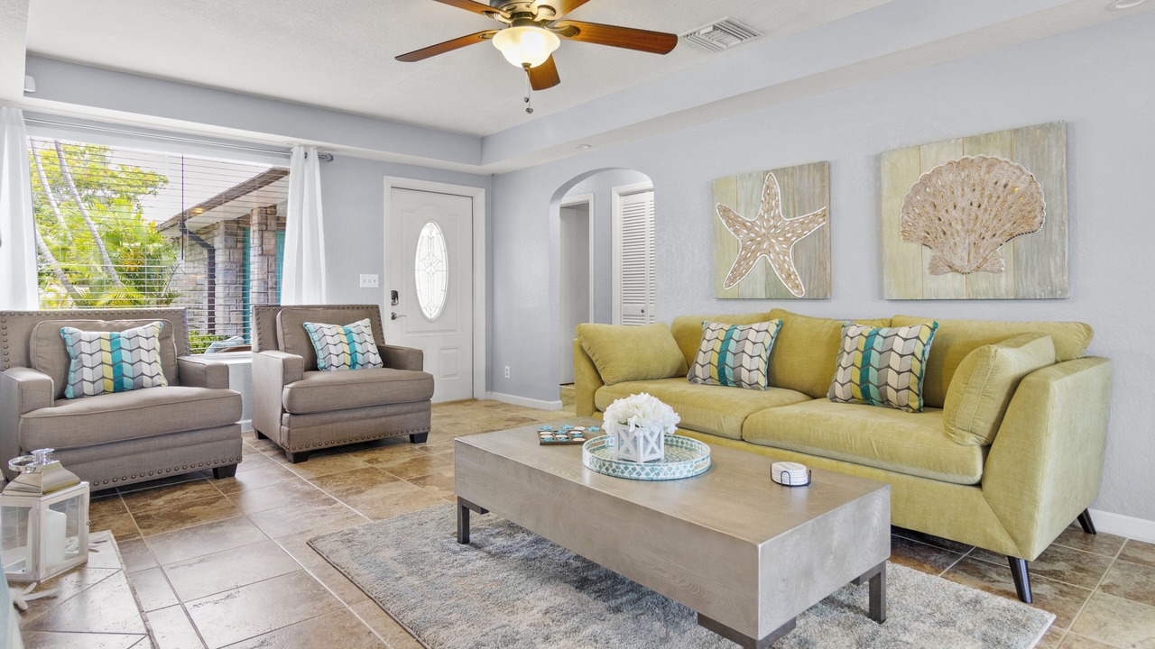 Photo of Livingroom in Parrot Cove