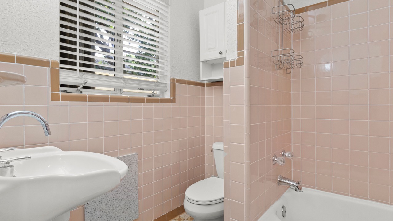 Photo of Bathroom in Parrot Cove