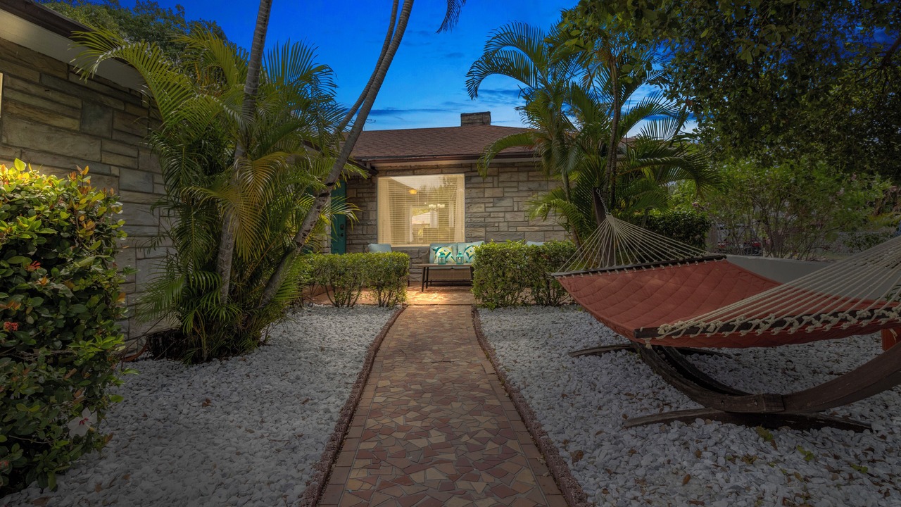 Photo of Patio Balcony in Parrot Cove