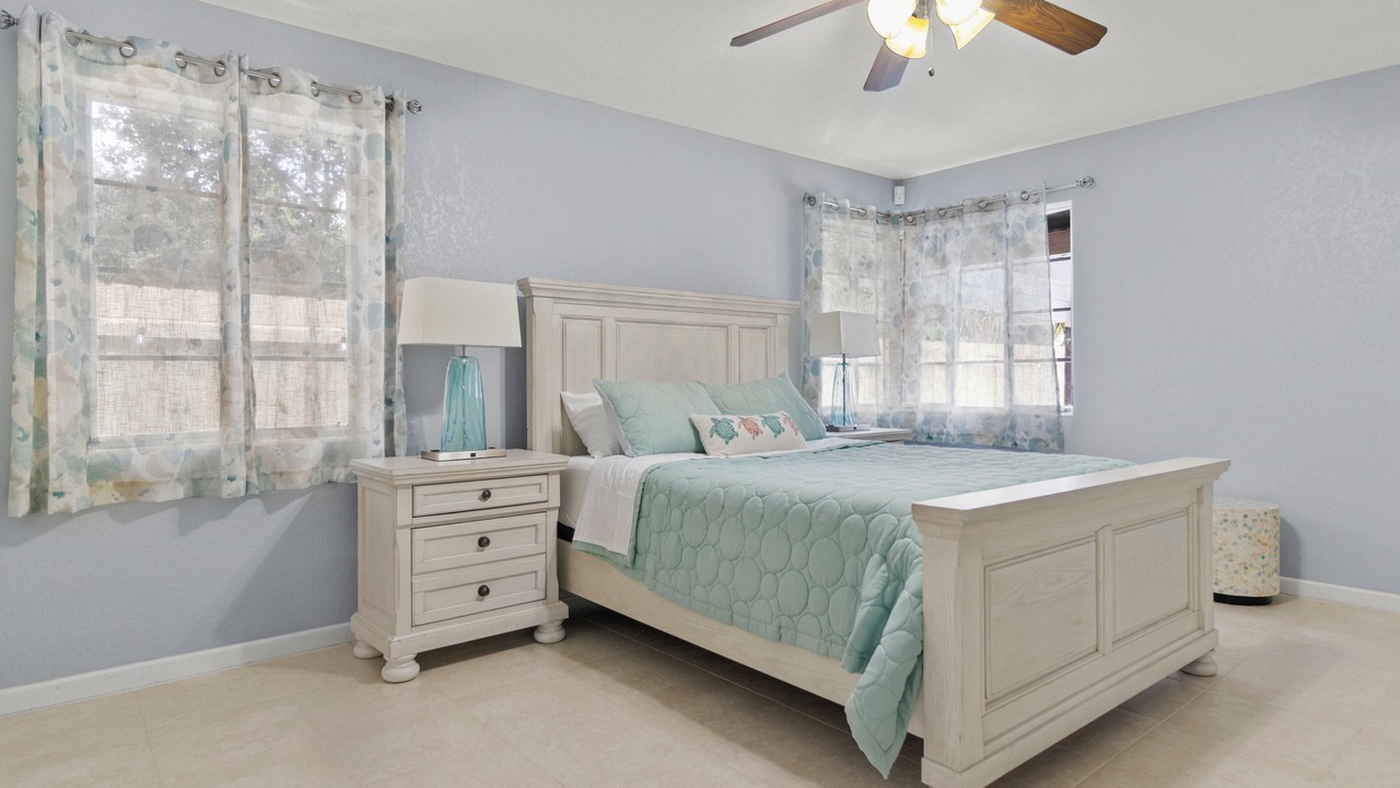 Photo of Bedroom in Parrot Cove