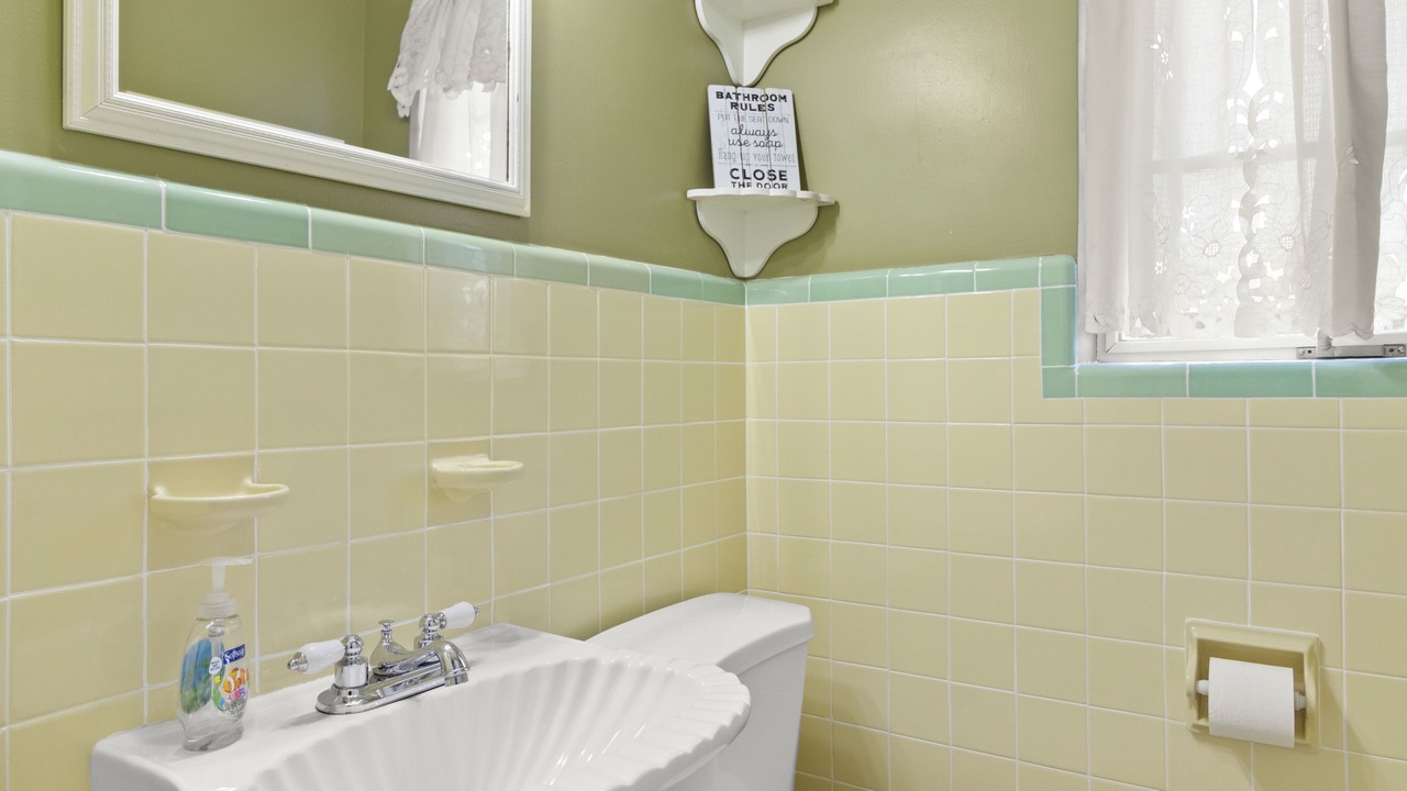 Photo of Bathroom in Parrot Cove