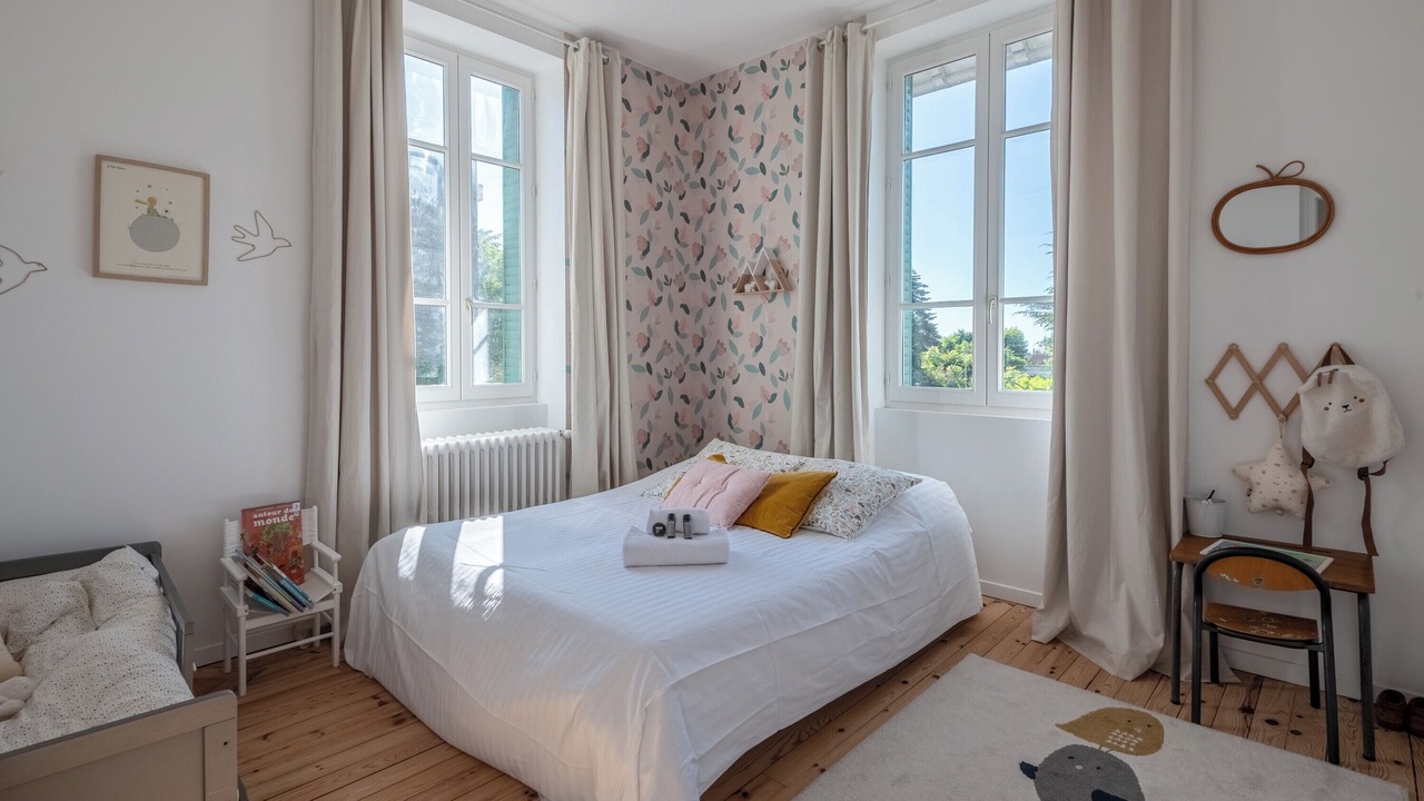 Photo of Bedroom in Champagne-au-Mont-d'Or