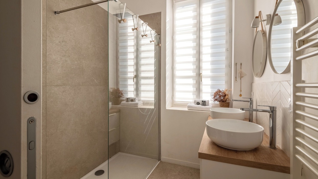 Photo of Bathroom in Champagne-au-Mont-d'Or