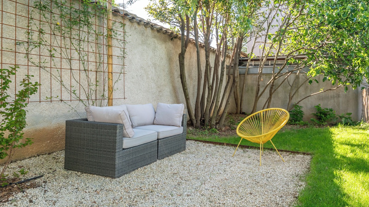 Photo of Patio Balcony in Champagne-au-Mont-d'Or
