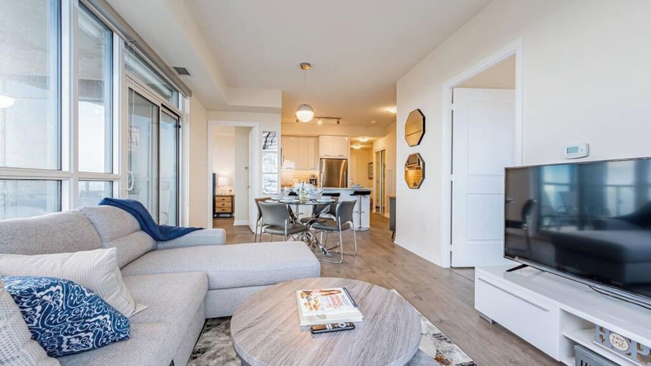 Photo of Livingroom in Hurontario