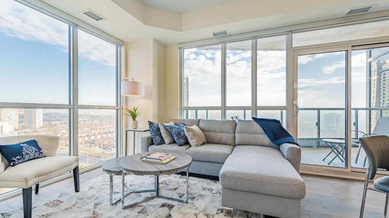 Photo of Livingroom in Hurontario