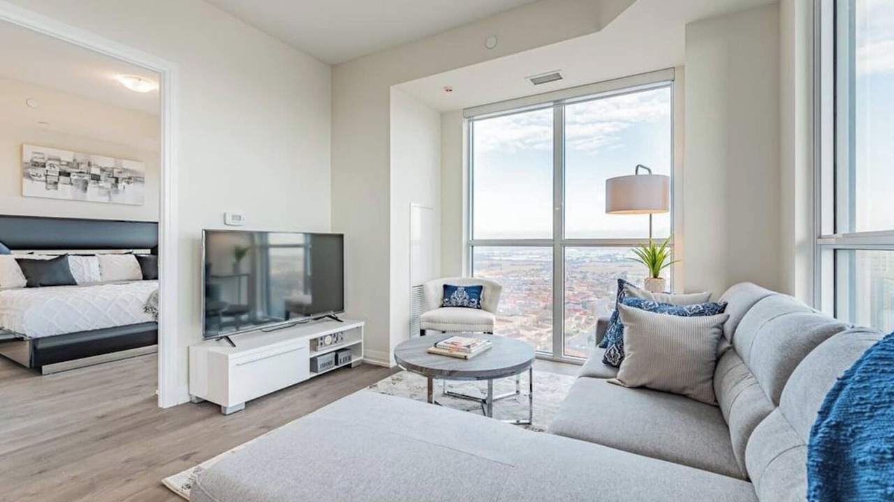 Photo of Livingroom in Hurontario