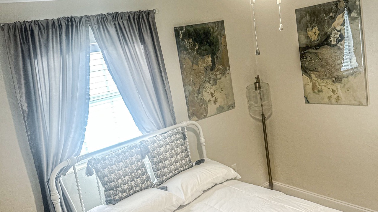 Photo of Bedroom in Lauderhill