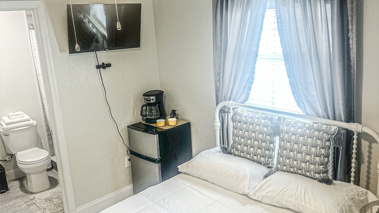 Photo of Bedroom in Lauderhill