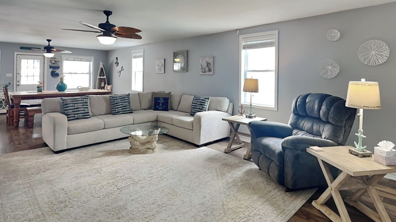 Photo of Livingroom in City-by-the Sea