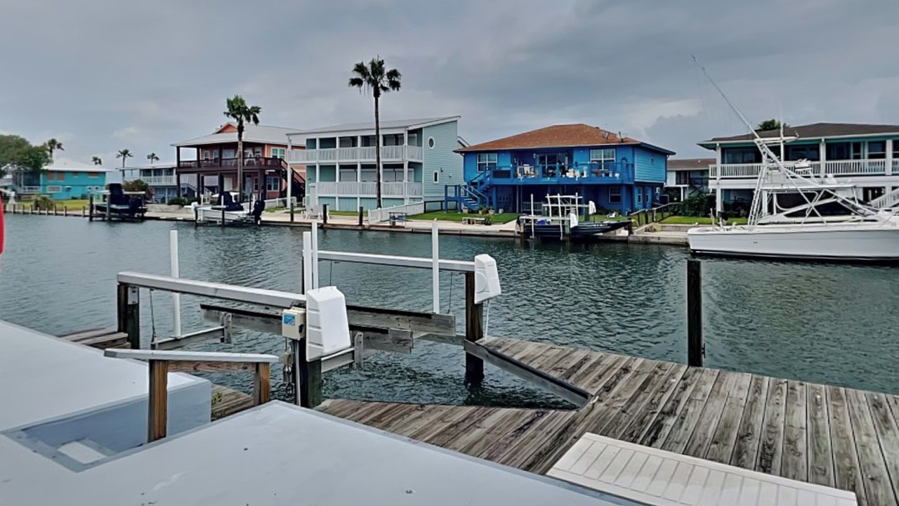 Photo of Outdoor in City-by-the Sea