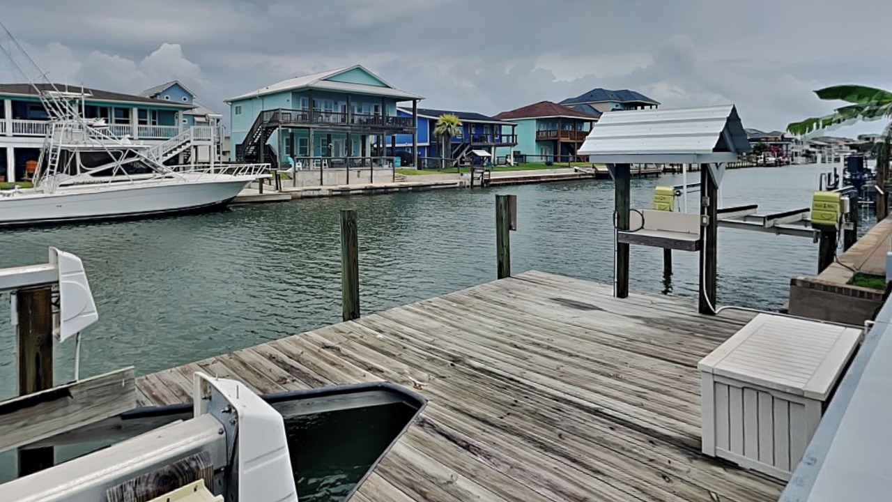 Photo of Outdoor in City-by-the Sea