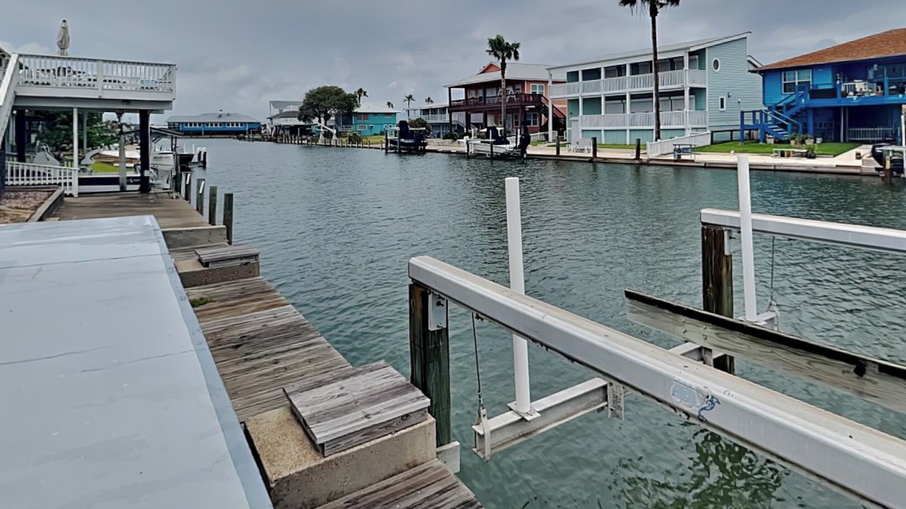 Photo of Outdoor in City-by-the Sea