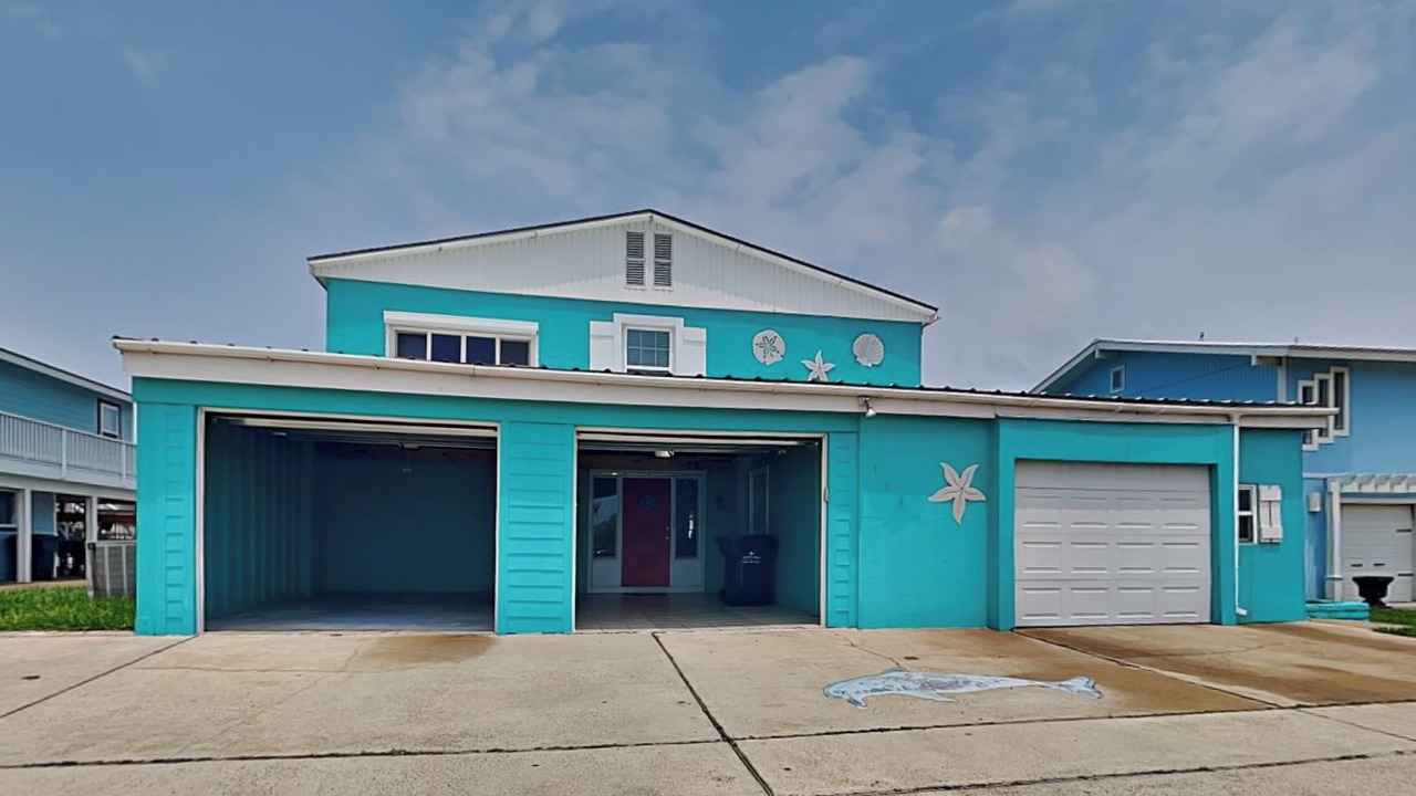 Photo of Outdoor in City-by-the Sea