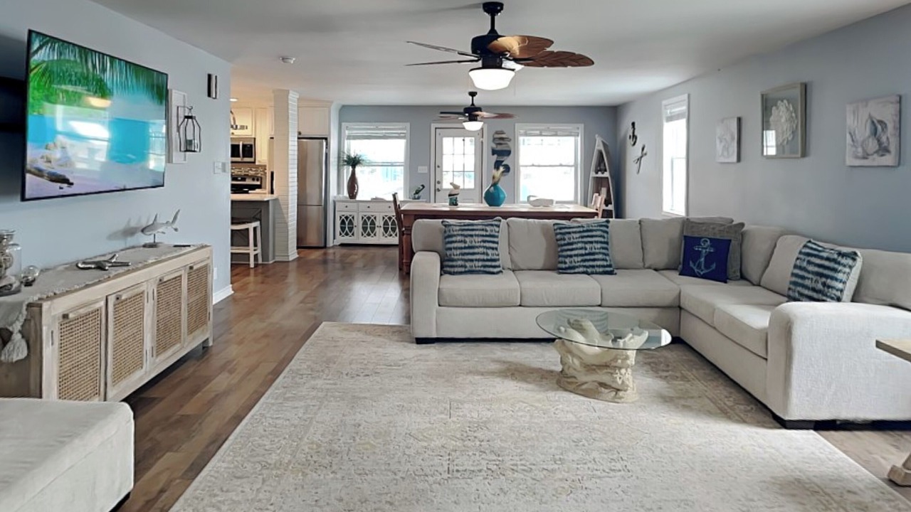 Photo of Livingroom in City-by-the Sea