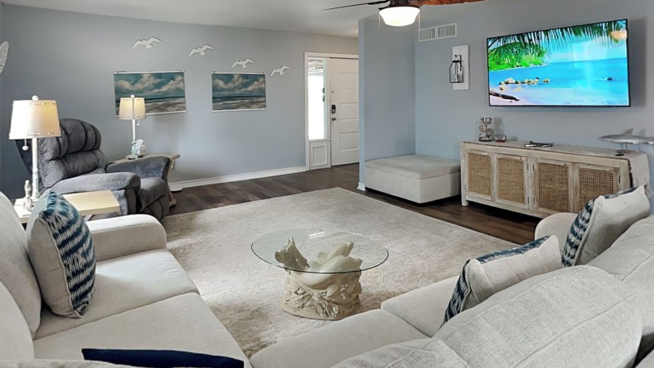 Photo of Livingroom in City-by-the Sea