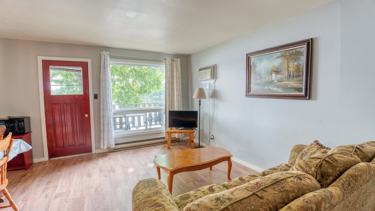Photo of Livingroom in Frontenac