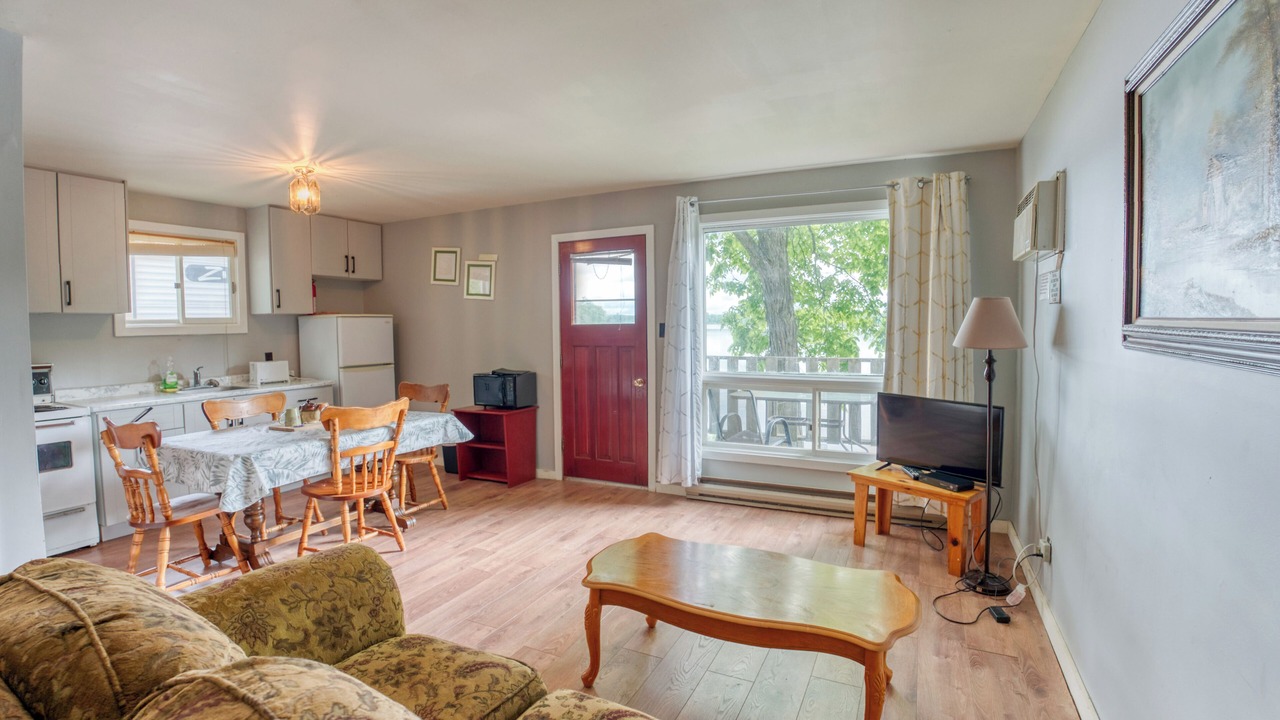 Photo of Livingroom in Frontenac