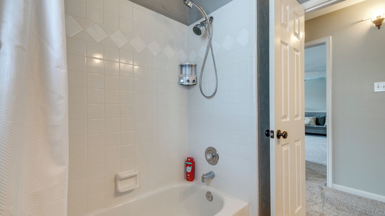 Photo of Bathroom in Wimbledon Falls