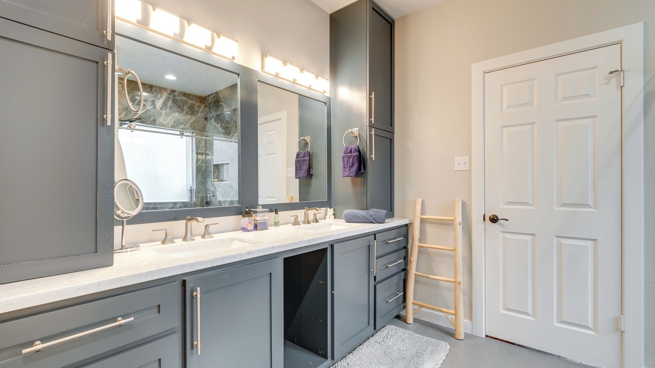 Photo of Bathroom in Wimbledon Falls