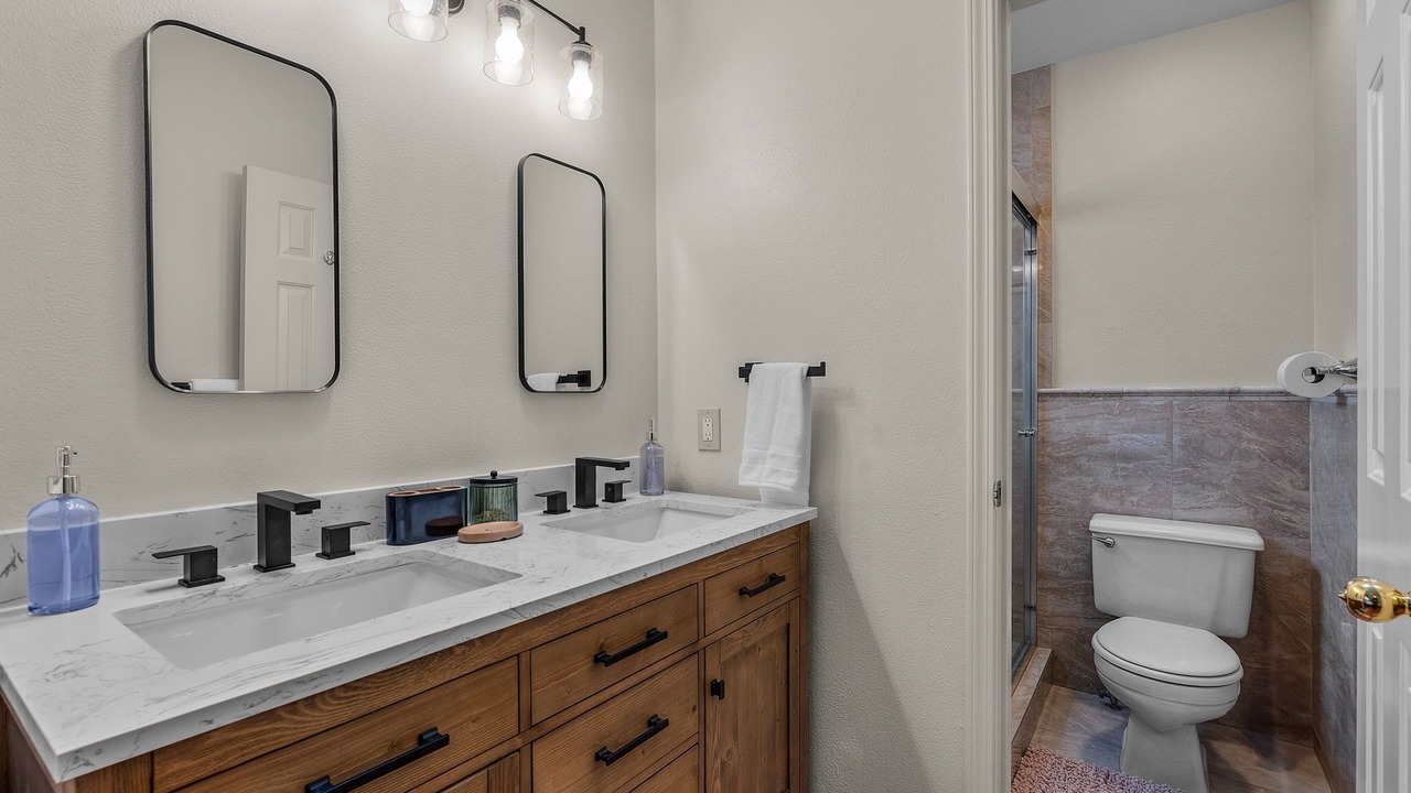 Photo of Bathroom in Larkspur